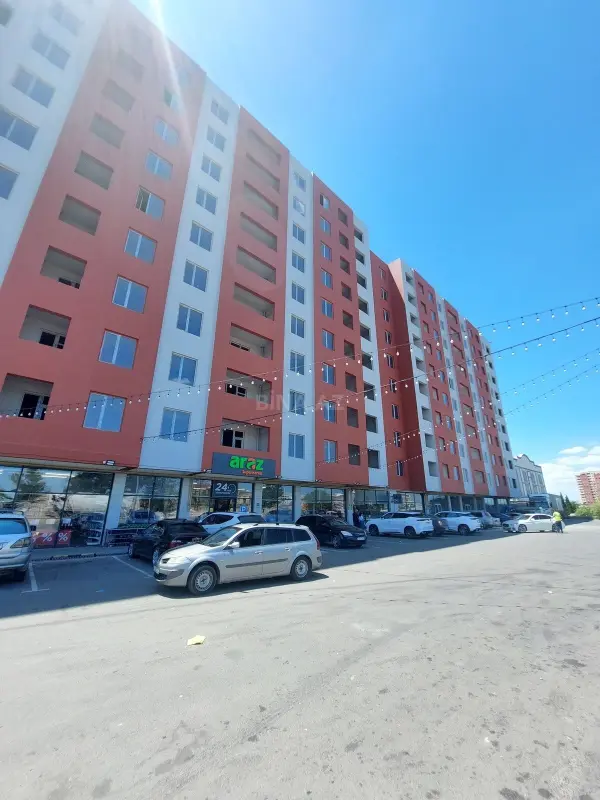 Satılır 2 otaqlı mənzil 58 m²