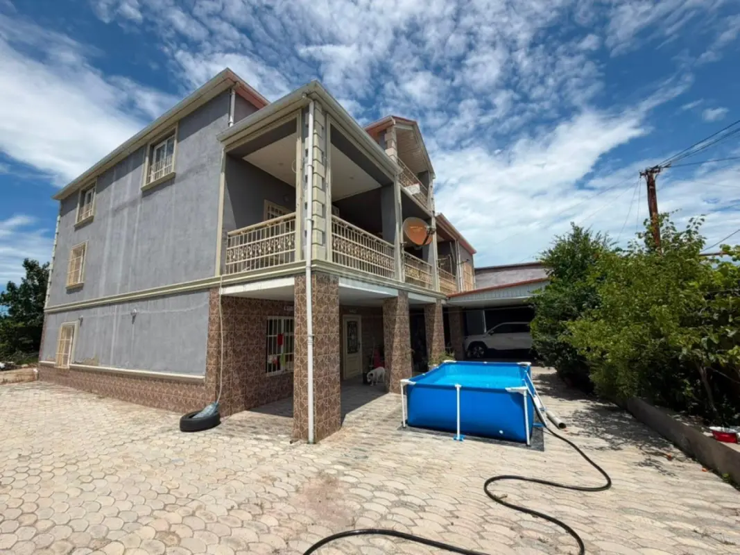 Satılır 7 otaqlı həyət evi 470 m²