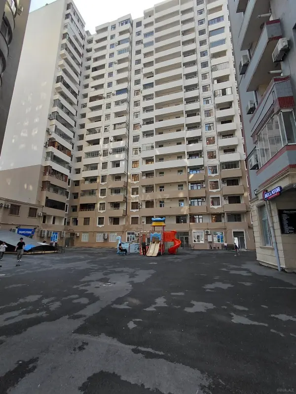 Satılır 3 otaqlı mənzil 137 m²