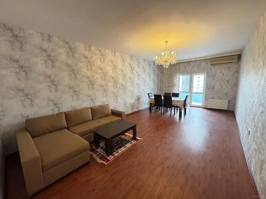 Kirayə verilir 2 otaqlı mənzil 90 m²