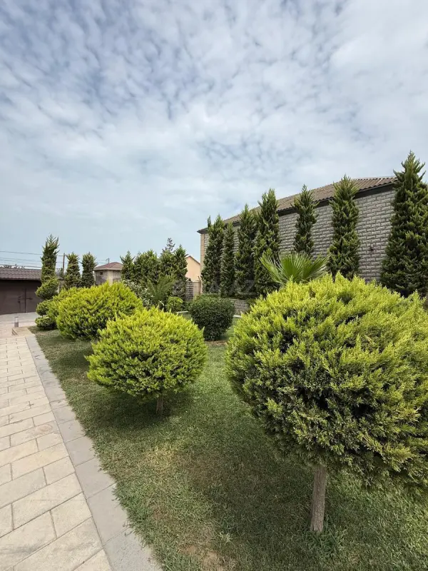 Satılır 6 otaqlı həyət evi 400 m²