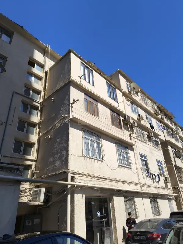 Satılır 4 otaqlı mənzil 100 m²