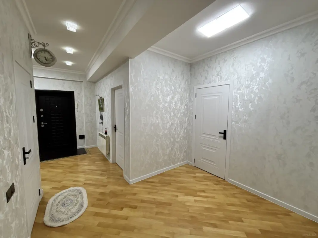 Satılır 3 otaqlı mənzil 138 m²