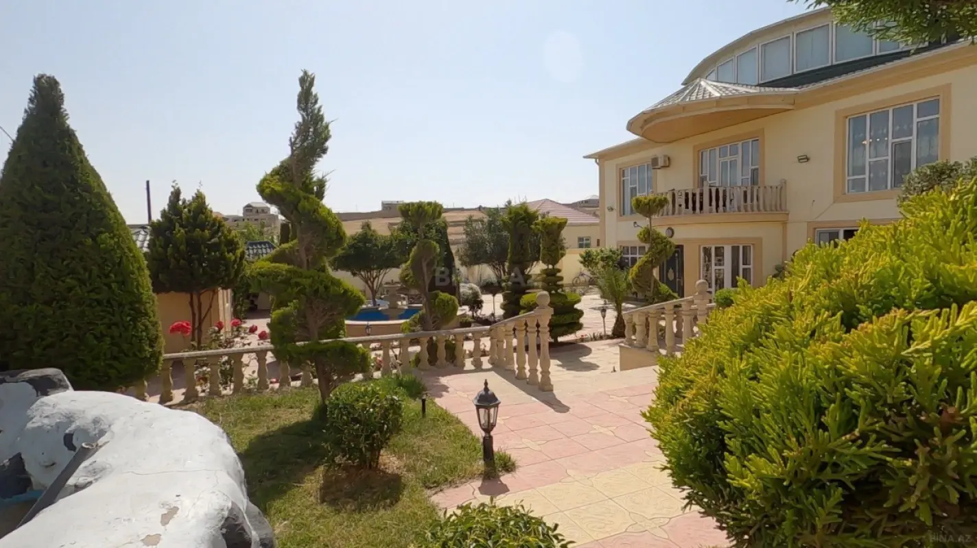 Satılır 5 otaqlı həyət evi 300 m²