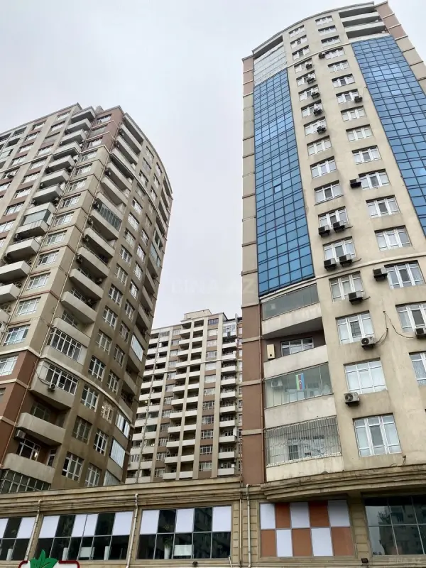 Satılır 2 otaqlı mənzil 101 m²