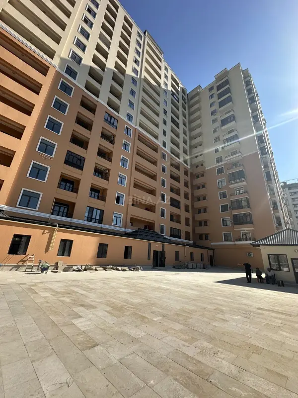Satılır 2 otaqlı mənzil 102 m²