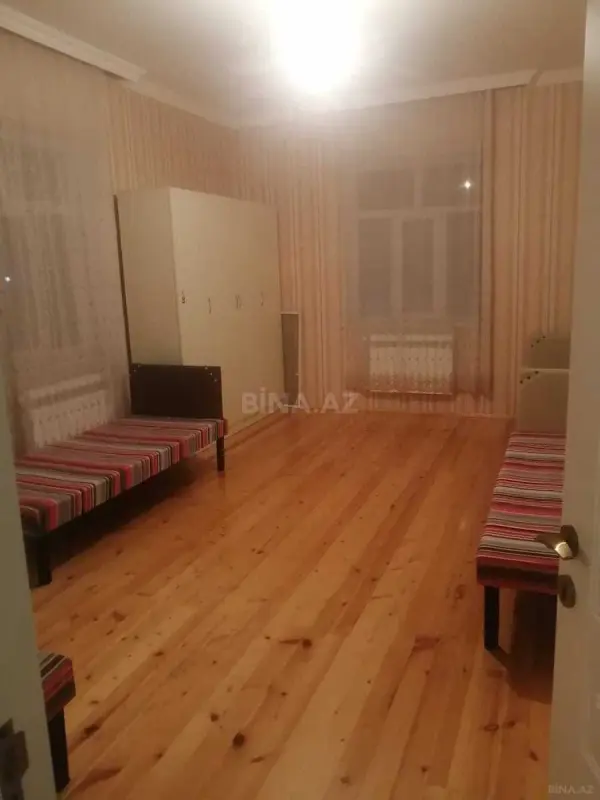 Kirayə verilir 6 otaqlı mənzil 200 m²