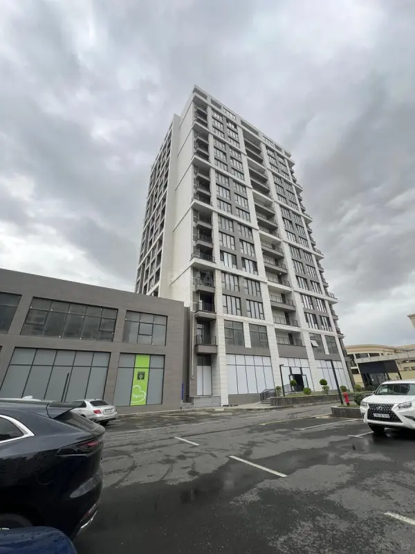 Satılır 3 otaqlı mənzil 136.6 m²