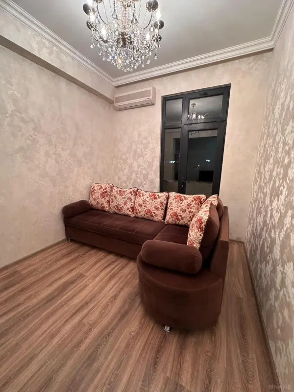 Kirayə verilir 2 otaqlı mənzil 77 m²