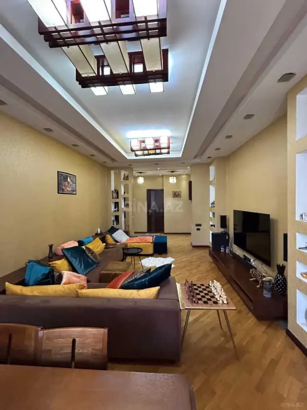 Satılır 3 otaqlı mənzil 117 m²