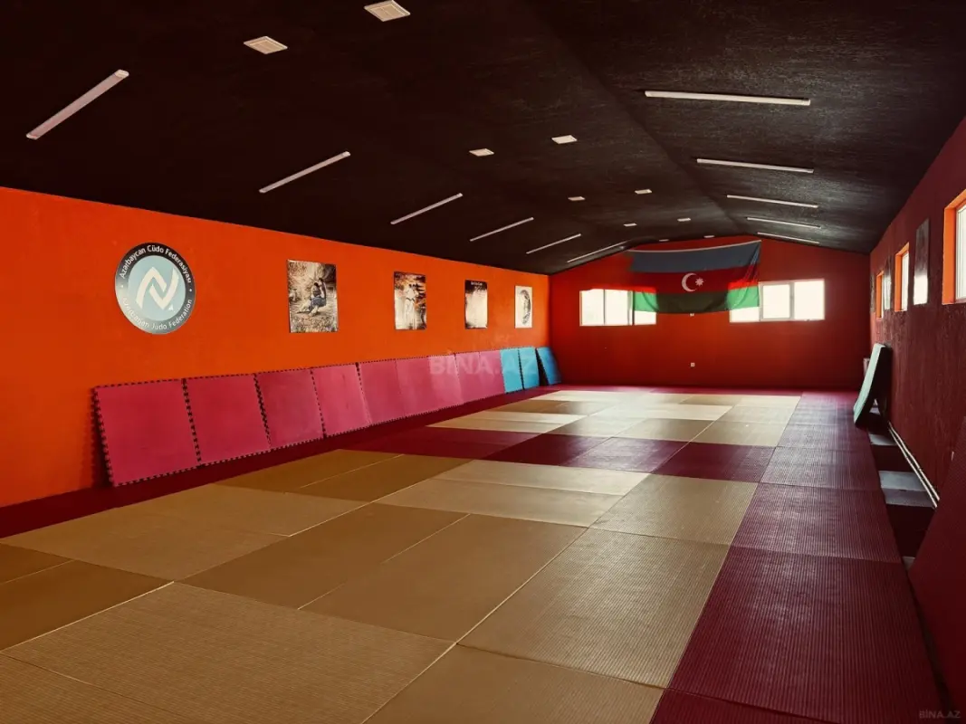 Kirayə verilir obyekt 160 m²