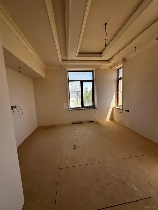 Satılır obyekt 700 m²