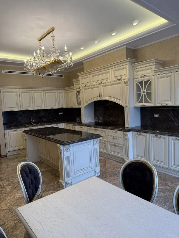Satılır 5 otaqlı mənzil 280 m²