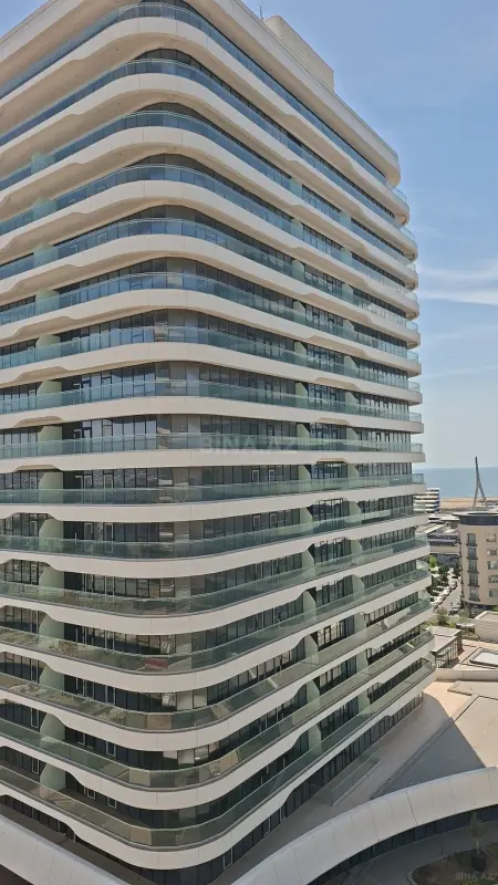 Satılır 3 otaqlı mənzil 180 m²