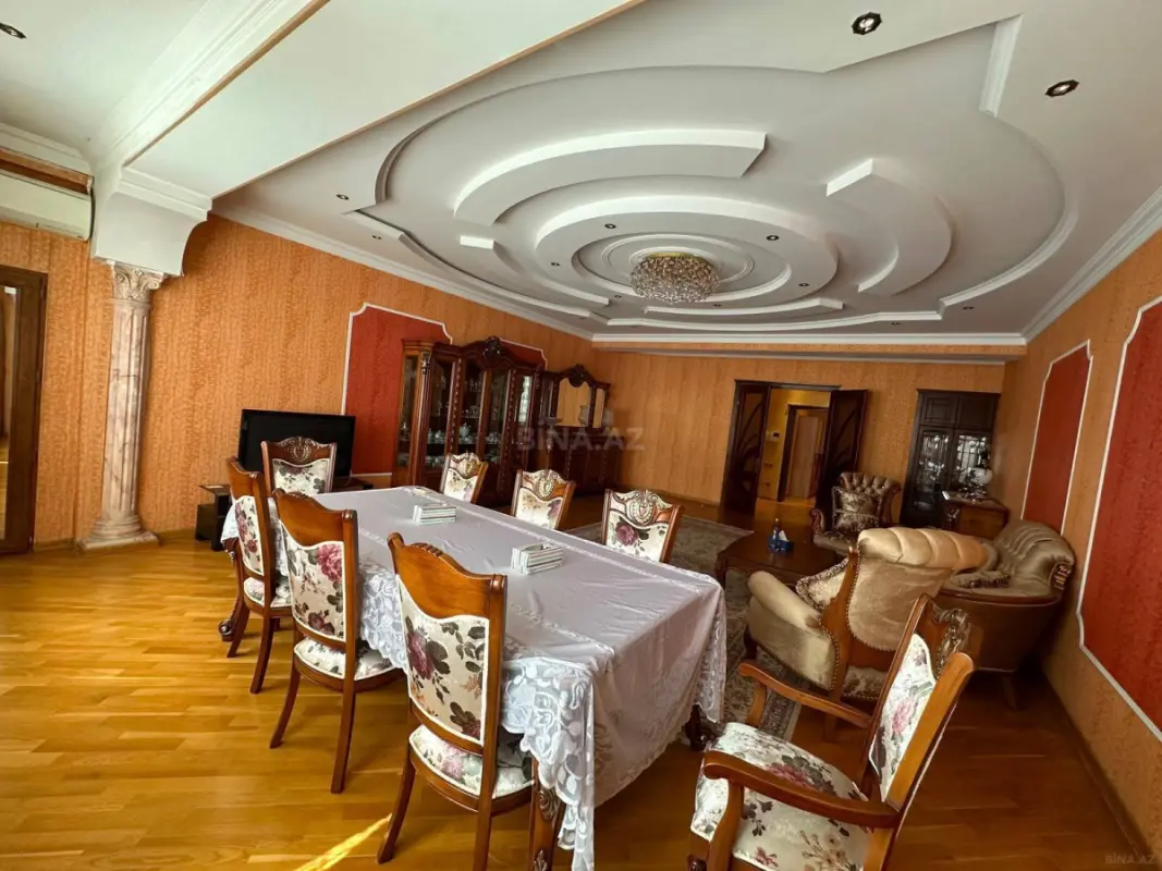 Kirayə verilir 4 otaqlı mənzil 220 m²