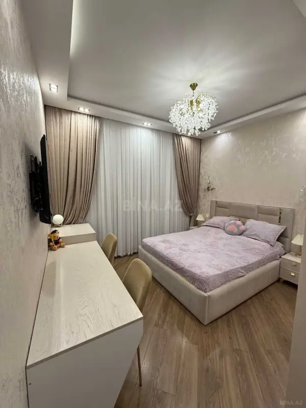 Satılır 3 otaqlı mənzil 130 m²
