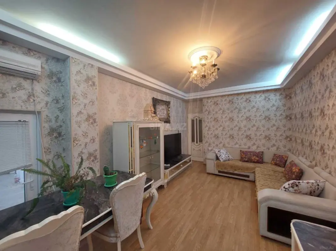 Kirayə verilir 2 otaqlı mənzil 90 m²