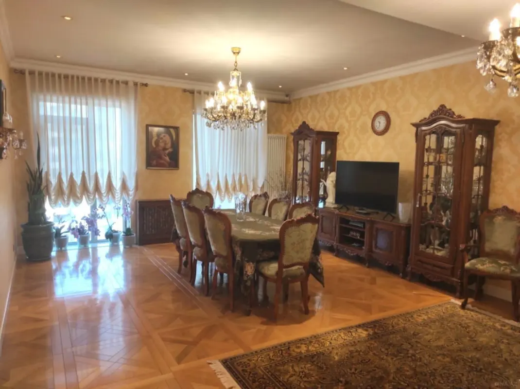 Satılır 3 otaqlı mənzil 131 m²