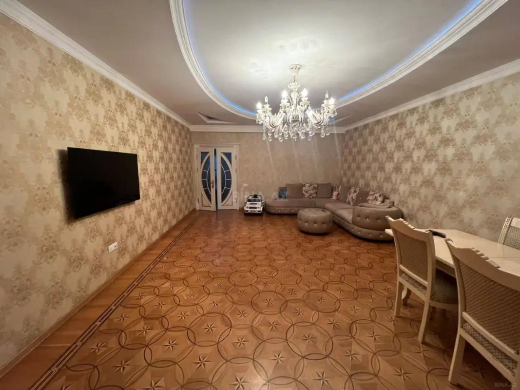 Satılır 4 otaqlı mənzil 204 m²
