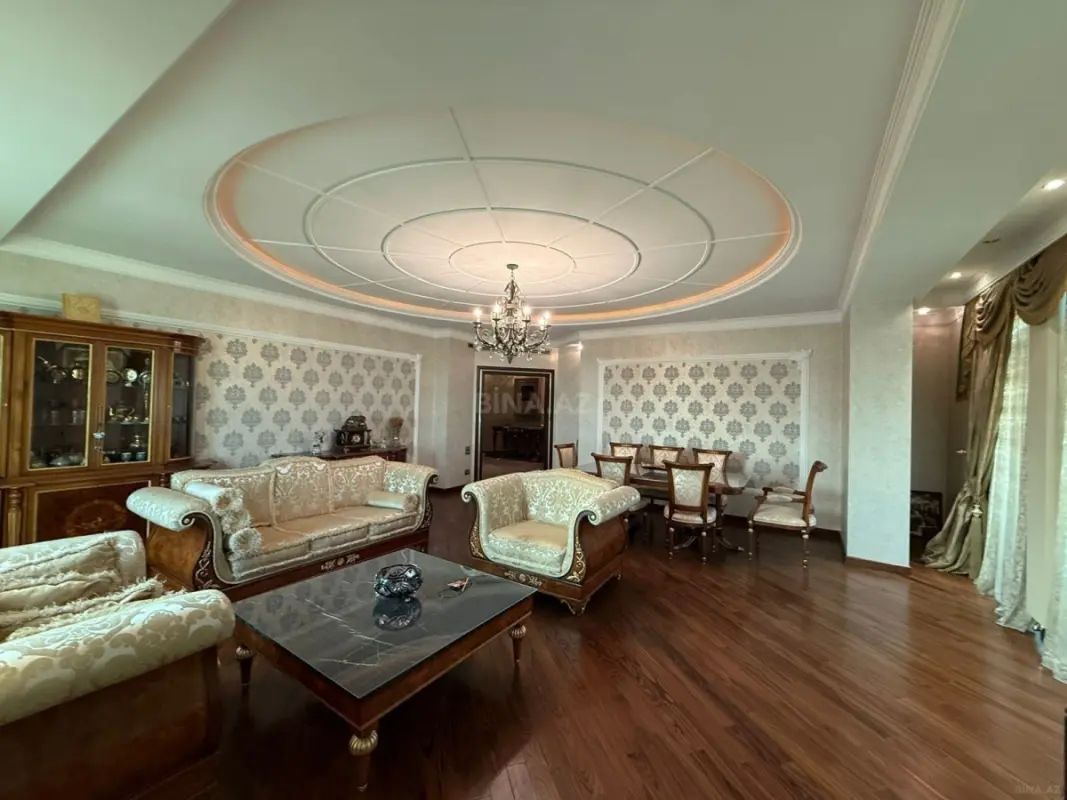 Satılır 4 otaqlı mənzil 188 m²