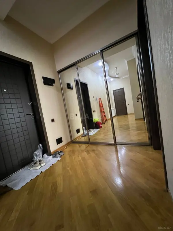 Satılır 2 otaqlı mənzil 93 m²