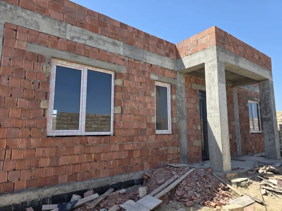 Satılır 5 otaqlı həyət evi 200 m²