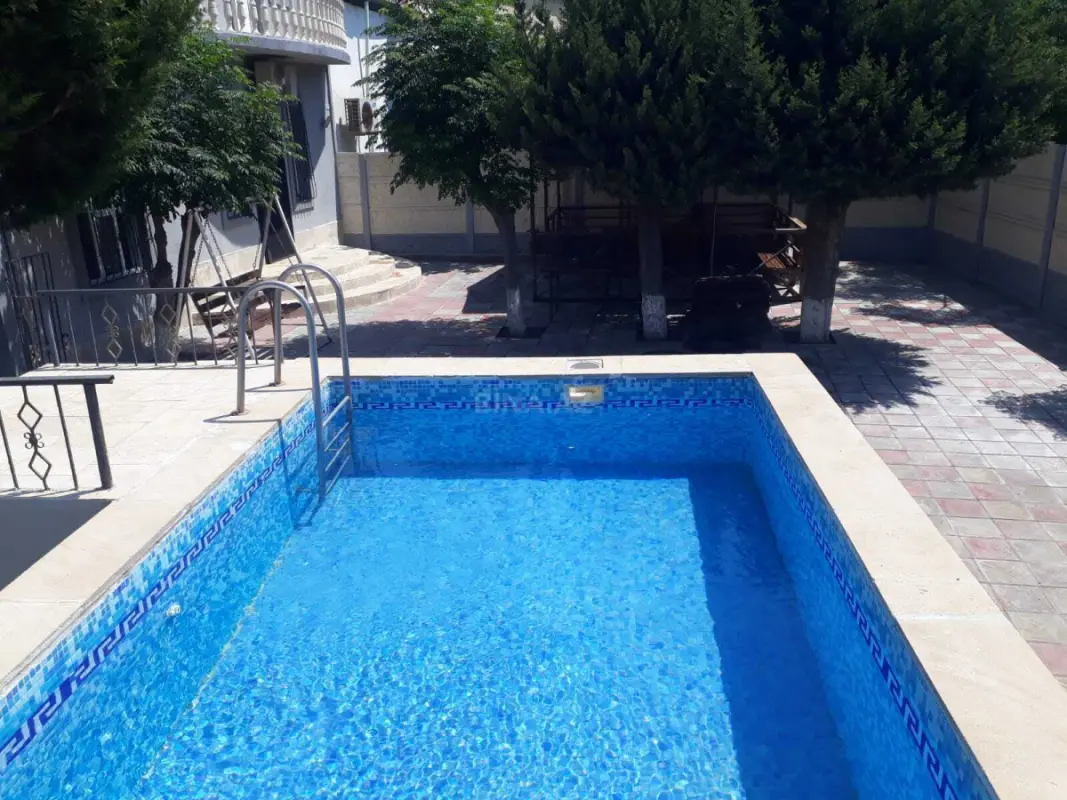 Kirayə verilir 5 otaqlı həyət evi 250 m²