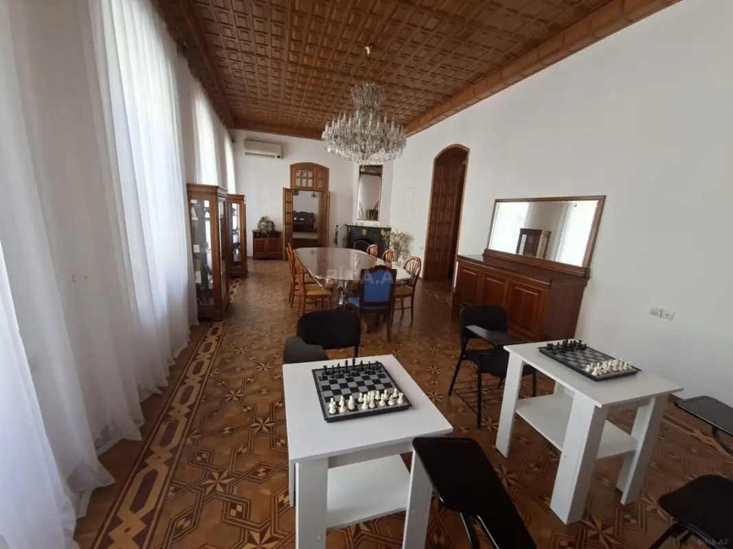 Kirayə verilir 5 otaqlı mənzil 230 m²