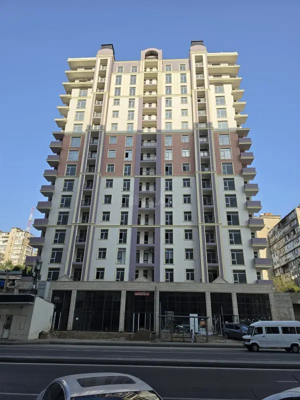 Satılır 2 otaqlı mənzil 77 m²