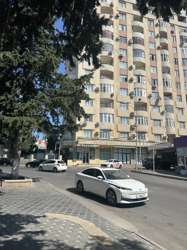 Kirayə verilir 4 otaqlı mənzil 145 m²