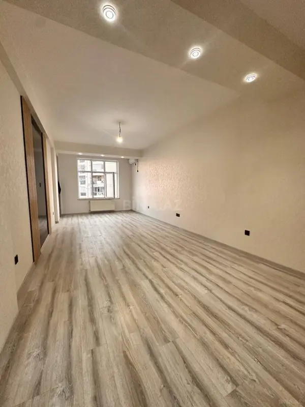 Satılır 3 otaqlı mənzil 105 m²