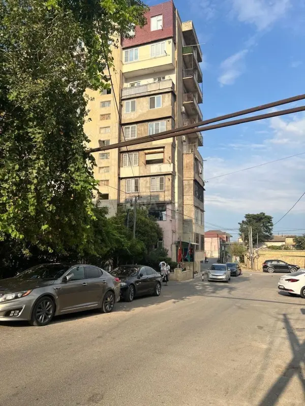 Satılır 4 otaqlı mənzil 110 m²