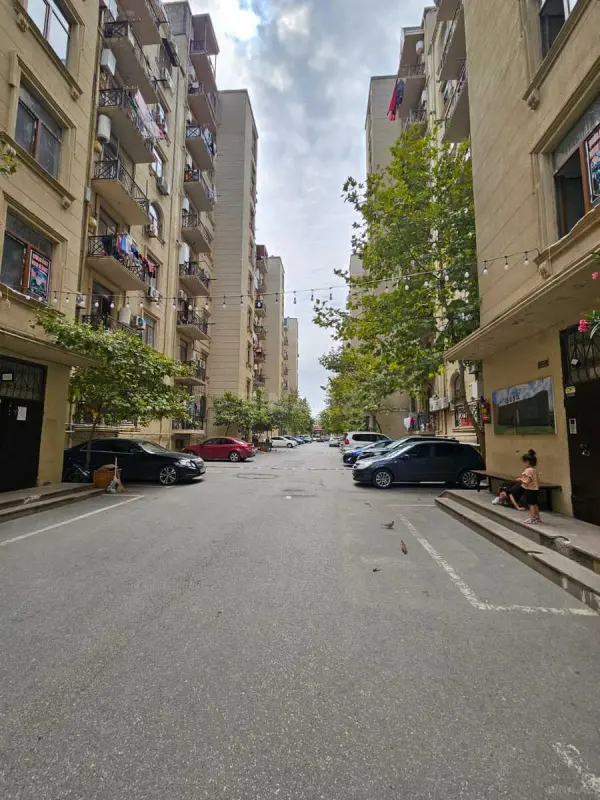 Satılır 2 otaqlı mənzil 76 m²