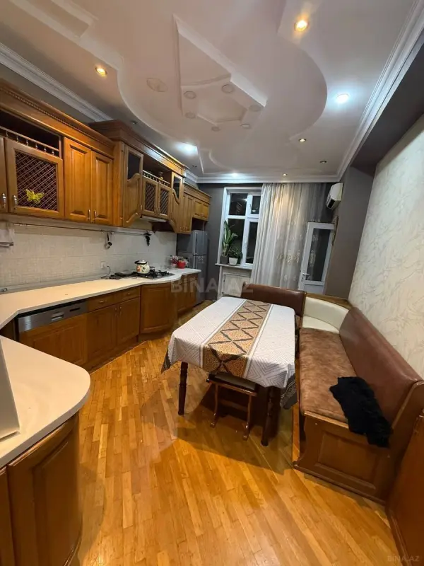 Kirayə verilir 3 otaqlı mənzil 130 m²