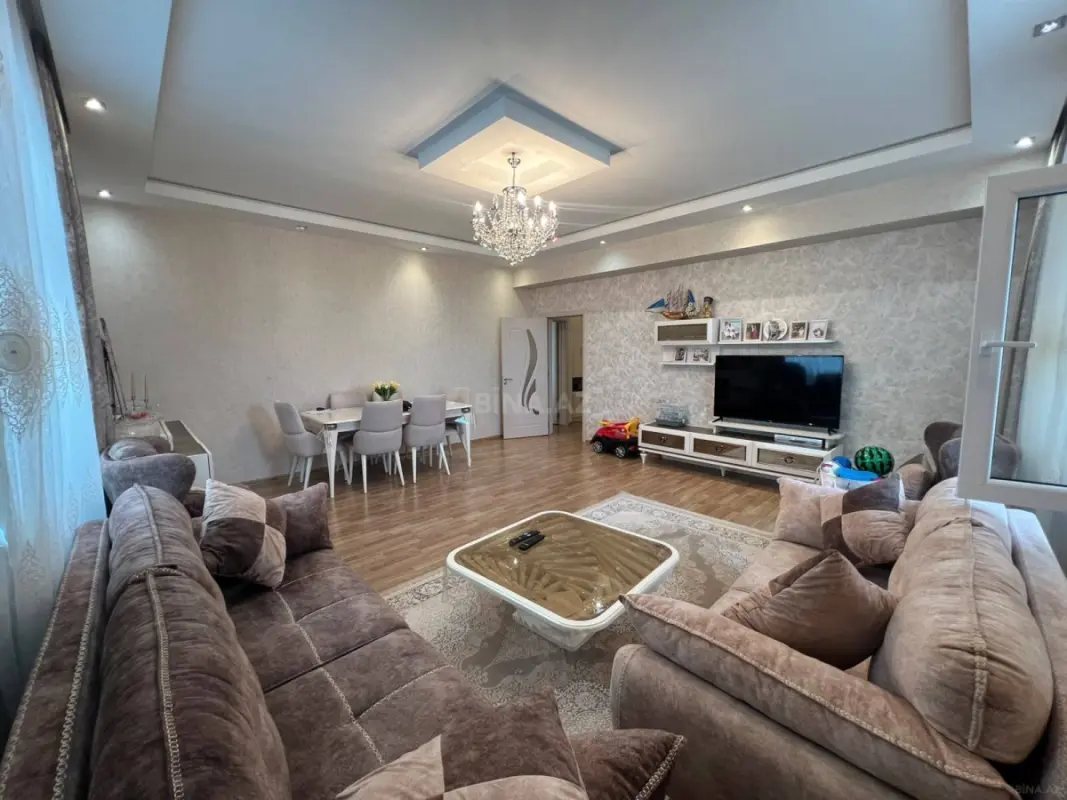 Satılır 3 otaqlı mənzil 135 m²