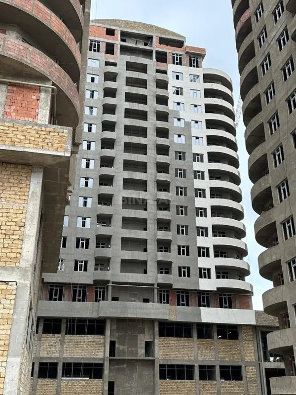 Satılır 2 otaqlı mənzil 83 m²