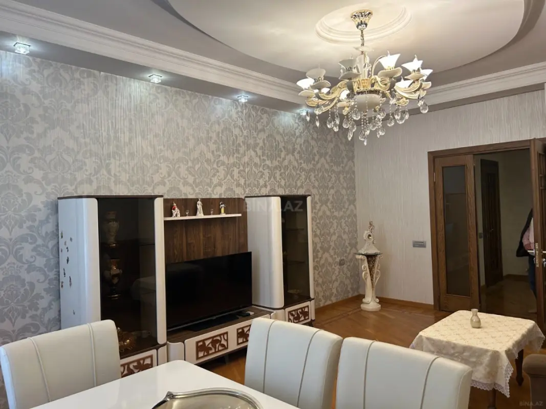 Satılır 3 otaqlı mənzil 135 m²