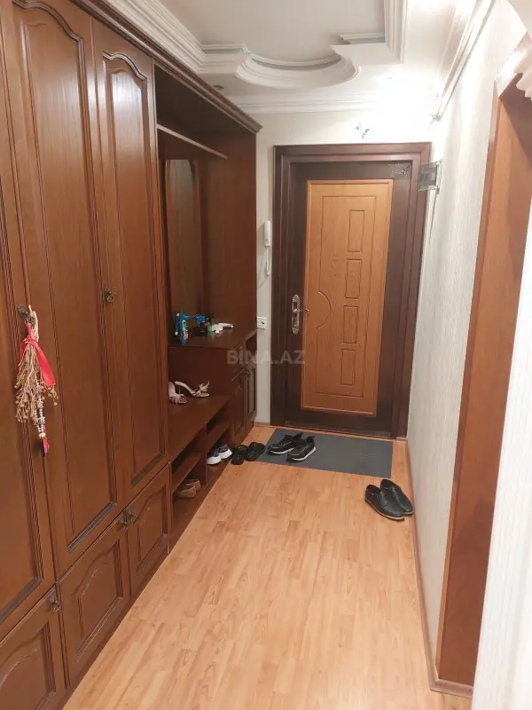Satılır 5 otaqlı mənzil 100 m²