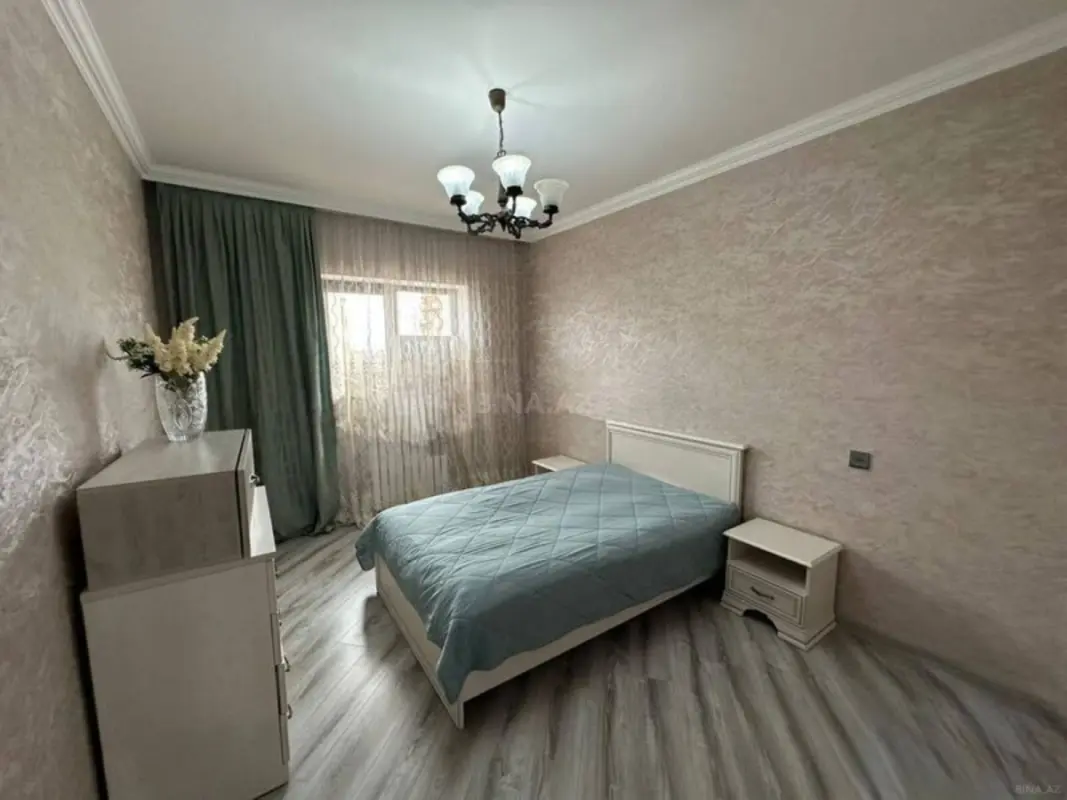 Satılır 5 otaqlı mənzil 120 m²