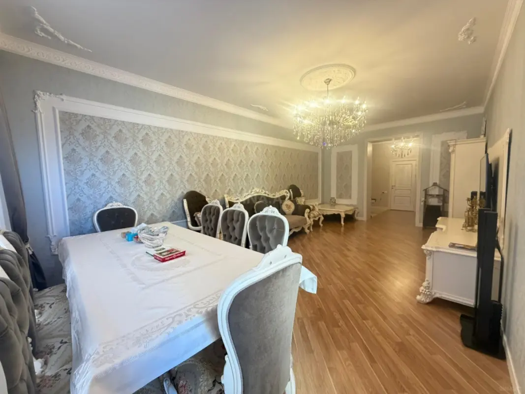 Satılır 3 otaqlı mənzil 160 m²