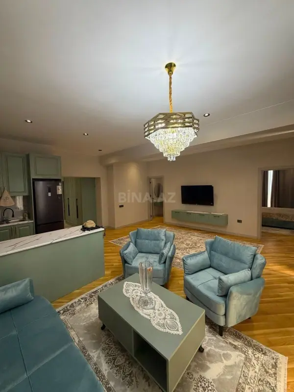 Kirayə verilir 4 otaqlı mənzil 190 m²