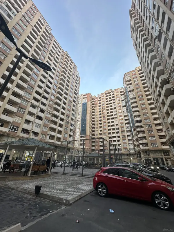 Satılır 3 otaqlı mənzil 130 m²