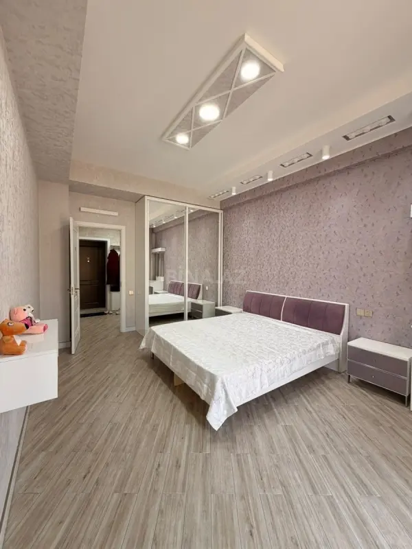 Kirayə verilir 2 otaqlı mənzil 100 m²