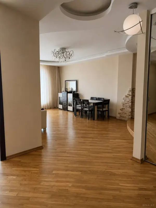 Satılır 3 otaqlı mənzil 148 m²