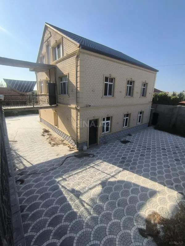 Satılır 6 otaqlı həyət evi 280 m²