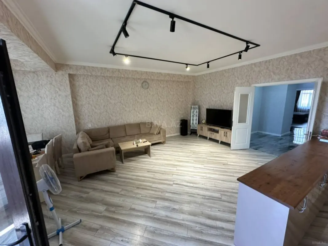 Satılır 3 otaqlı mənzil 130 m²