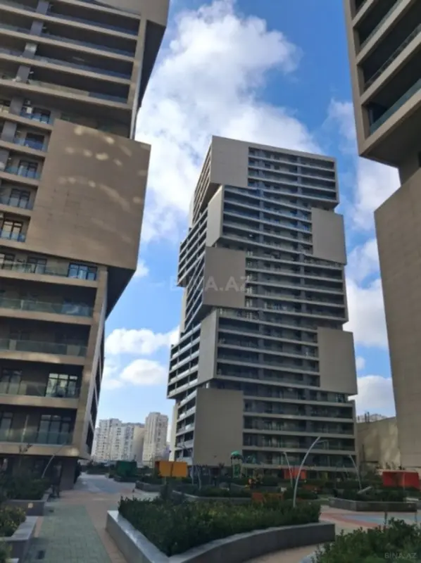 Satılır 3 otaqlı mənzil 148 m²