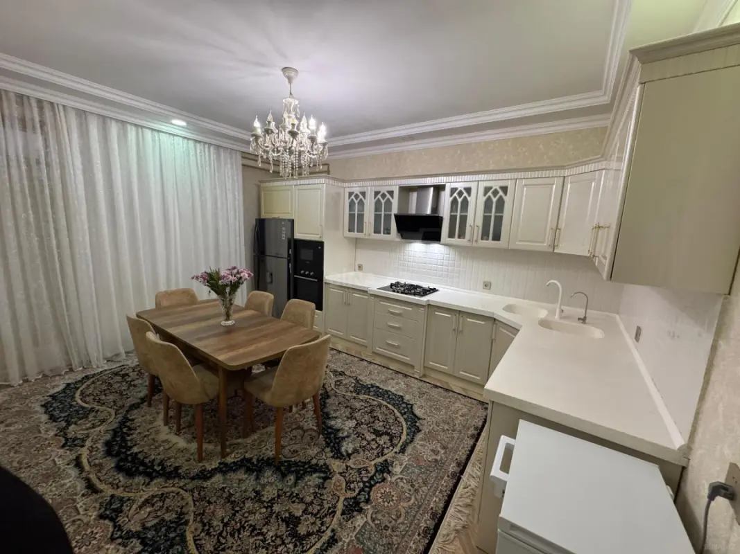Satılır 4 otaqlı mənzil 147 m²