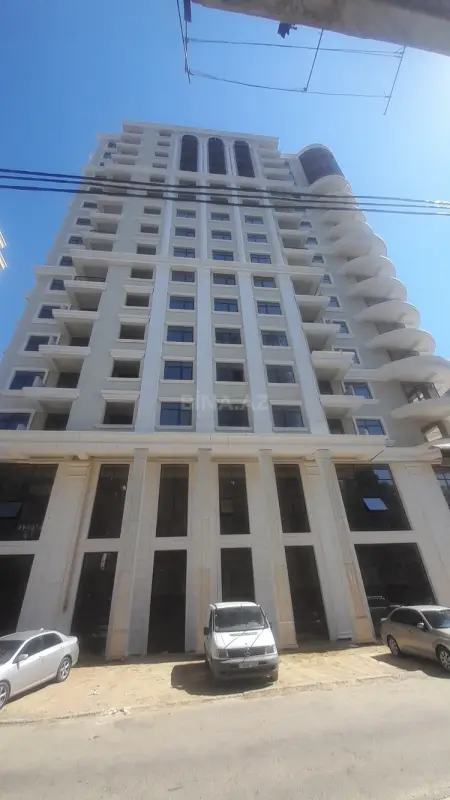 Satılır 4 otaqlı mənzil 186 m²