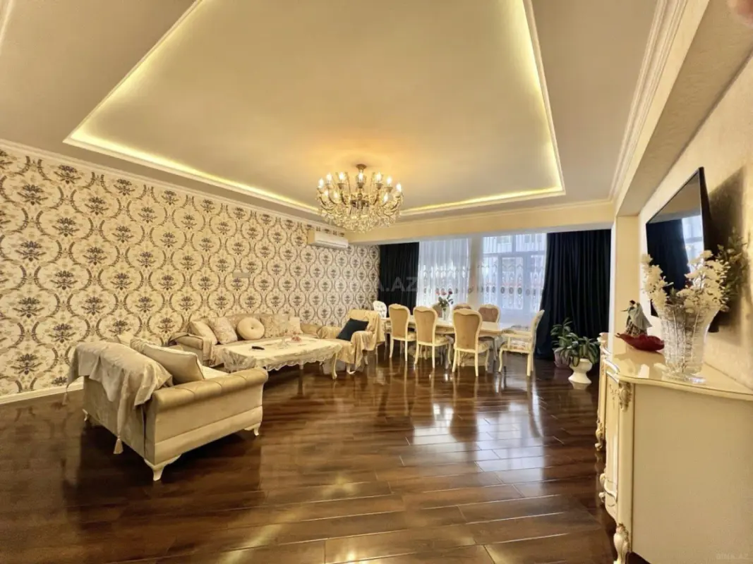 Satılır 3 otaqlı mənzil 136.8 m²